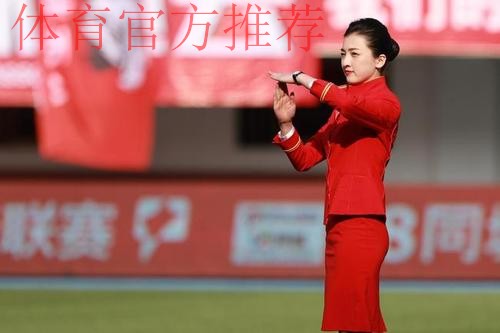 靓丽空姐亮相中甲赛场 助威球队倡导文明赛场 靓丽空姐亮相中甲赛场 助威球队倡导文明赛场