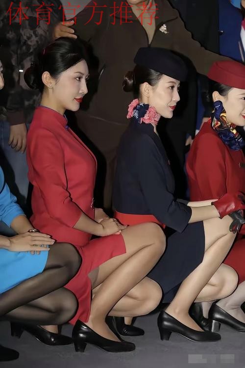 靓丽空姐亮相中甲赛场 助威球队倡导文明赛场 靓丽空姐亮相中甲赛场 助威球队倡导文明赛场