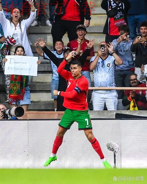 沙特媒体：C罗展现新庆祝方式，庆祝动作库继续丰富