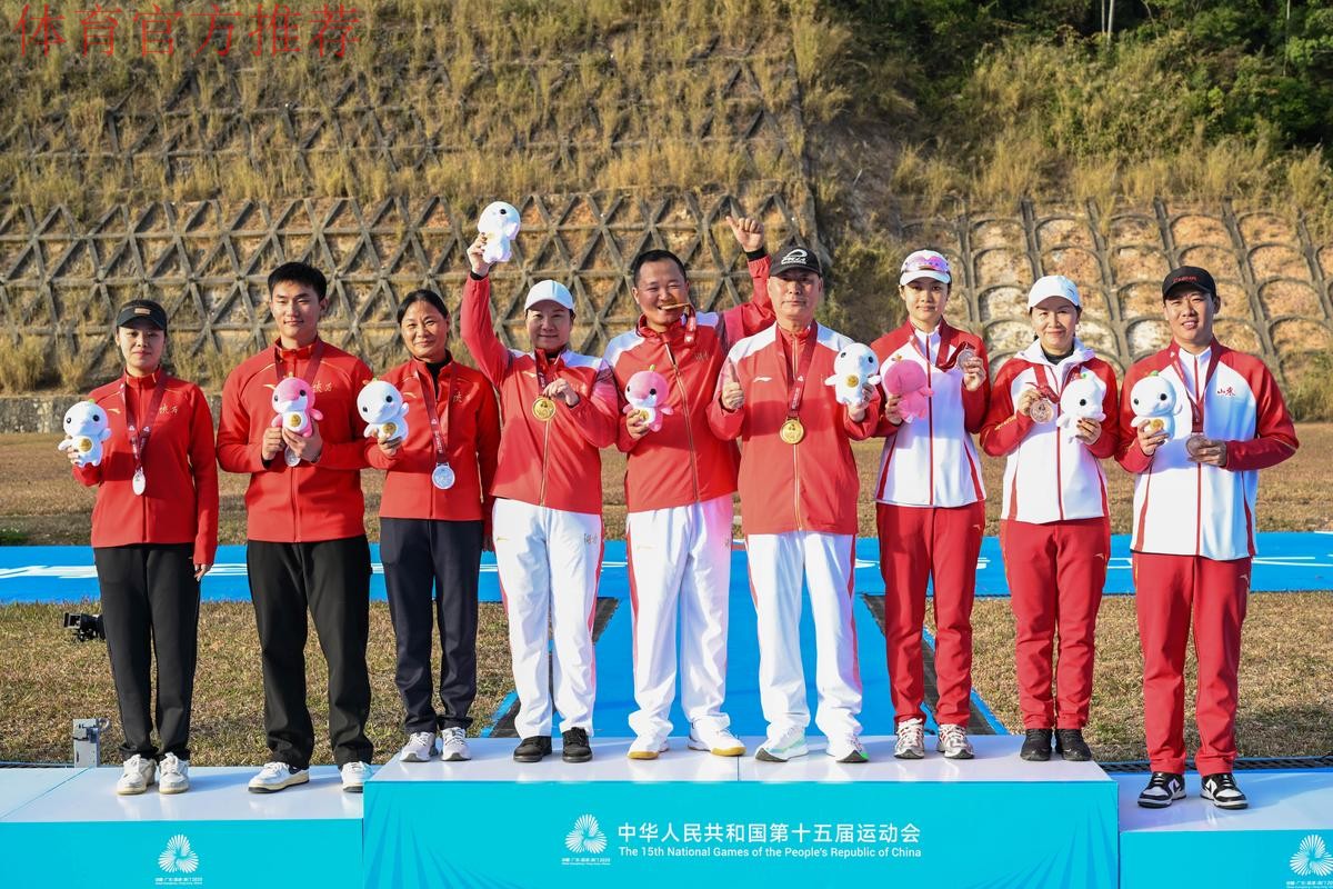 湖南队获得多向飞碟混合团体金牌